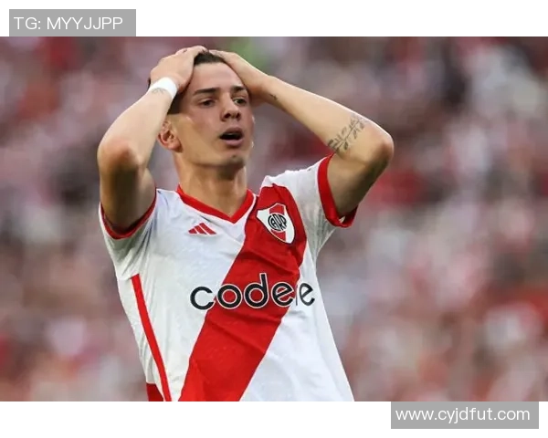 17岁成名的足球明星如何在年轻时就崭露头角引领潮流