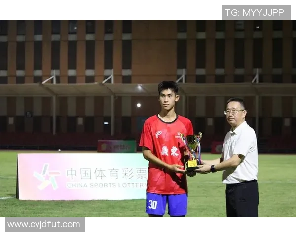 广州足球队荣登全国足球技术排行榜第三名引发热议